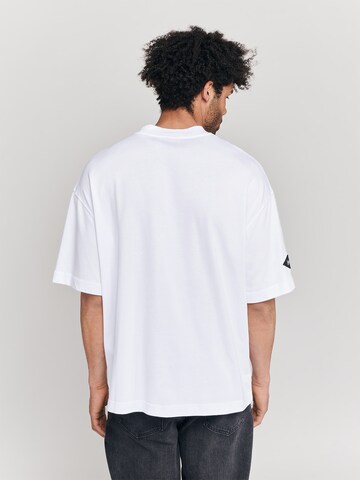 LYCATI exclusive for ABOUT YOU Shirt 'Playoffs' in White