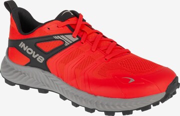 Chaussure de course 'TrailTalon' Inov-8 en rouge : devant