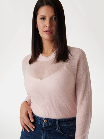 GUESS Sweater in Pink