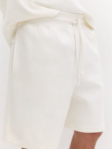 Pull&Bear Широка кройка Панталон в бяло