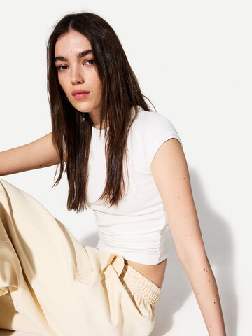 Bershka Тениска в бяло