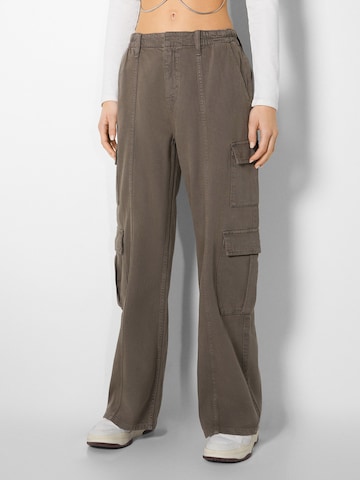 Wide Leg Jeans cargo Bershka en marron : devant