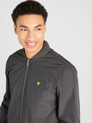 Lyle & Scott Overgangsjakke i grå