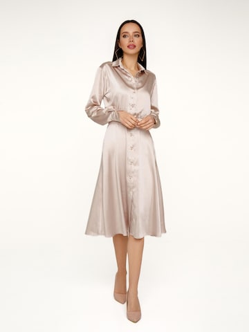 Abito di Anushka in beige