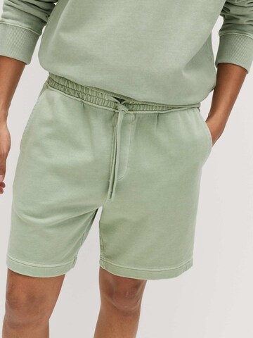 regular Pantaloni di Marks & Spencer in verde: frontale