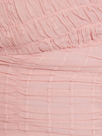 Bluză de la Bershka pe roz