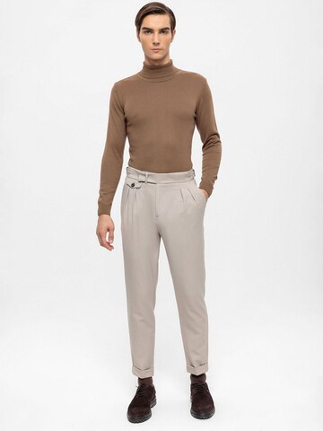 Antioch Tapered Pleat-front trousers in Beige