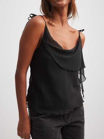 NA-KD Top in Black: front