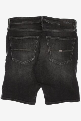 Tommy Jeans Shorts in 33 in Black