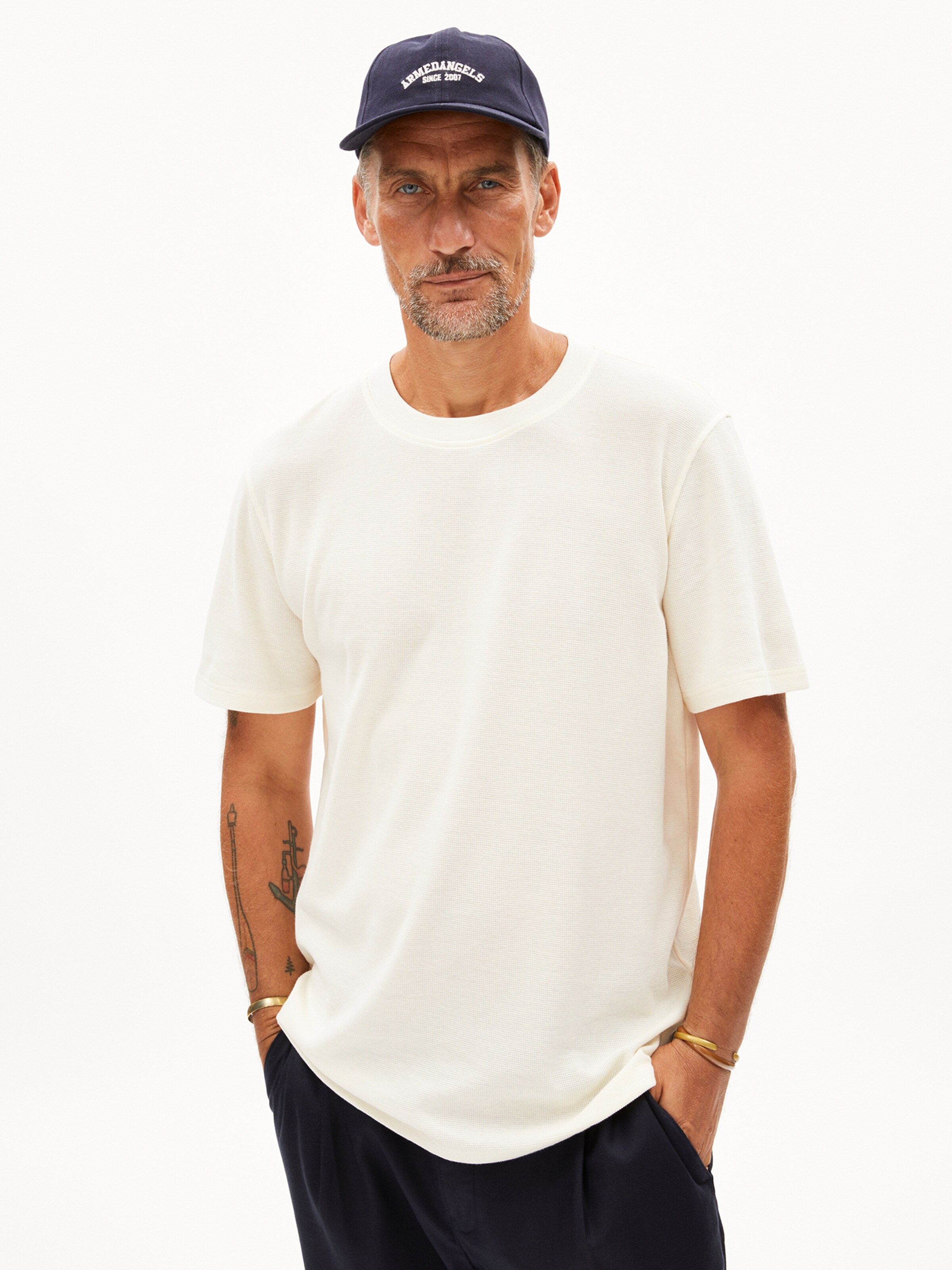 T-Shirt ARMEDANGELS en beige : devant