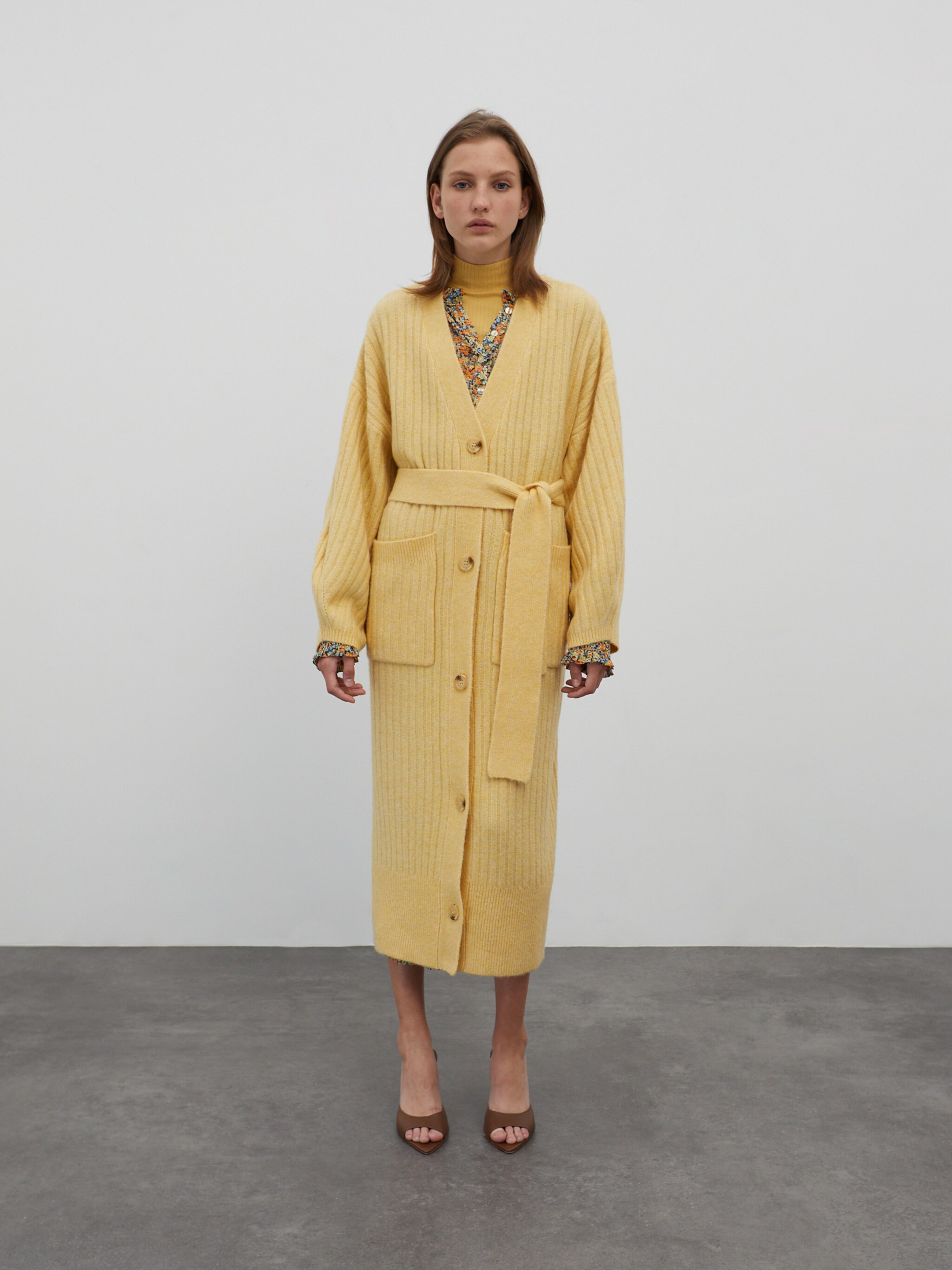 EDITED Produkter Cardigan 'Yule' gul-meleret