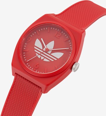 ADIDAS ORIGINALS Zegarek analogowy w kolorze czerwony