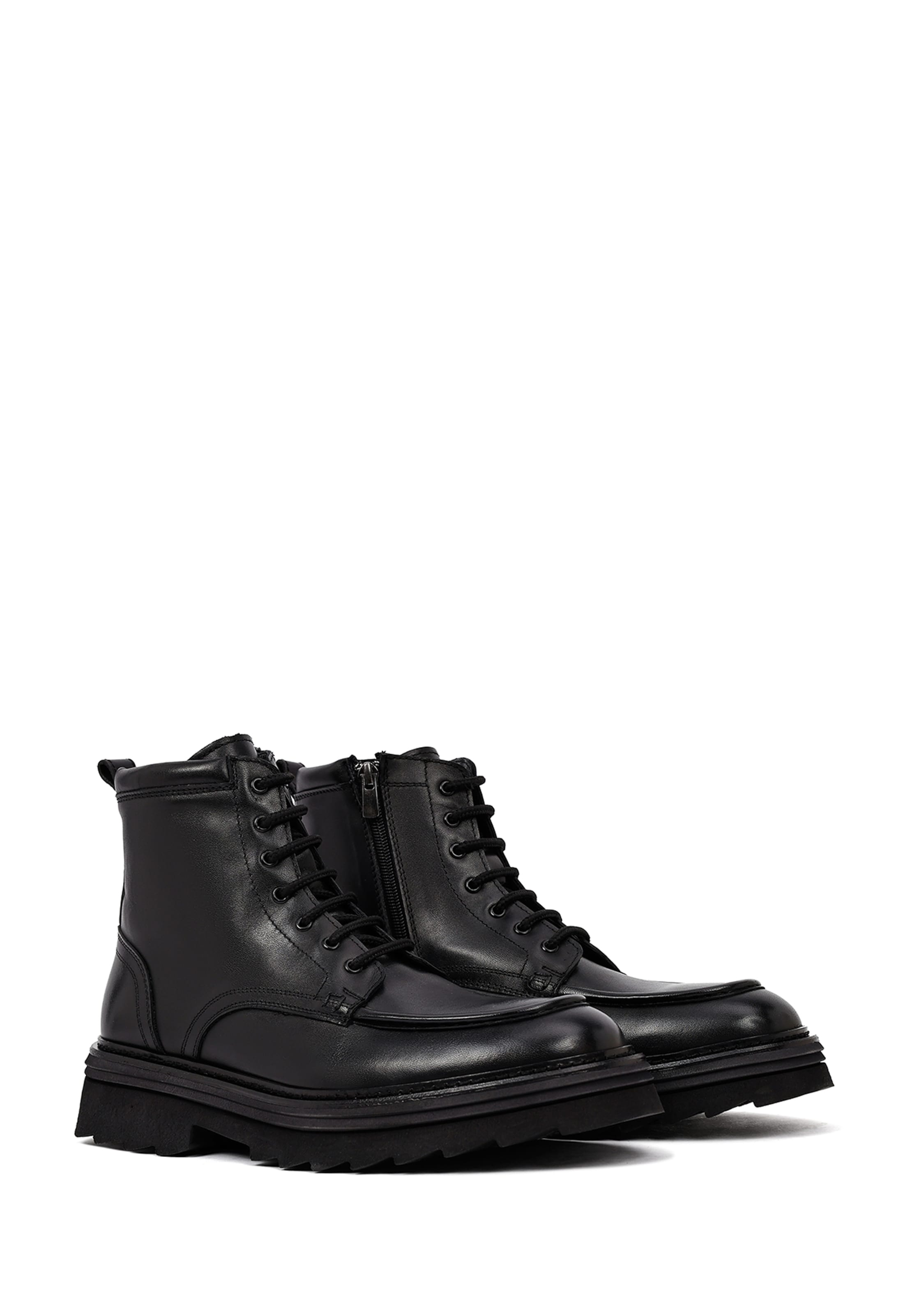 Boots stringati di Derimod in nero