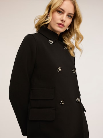 Cappotto invernale di MOTIVI in nero