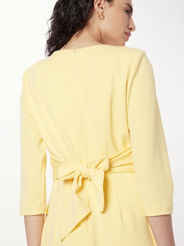 Robe Adrianna Papell en jaune