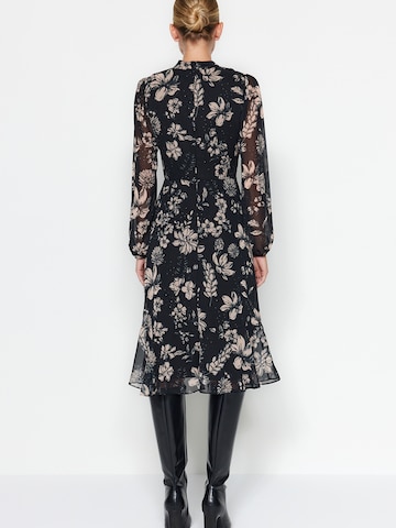 Trendyol Šaty – černá