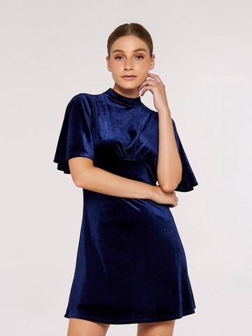 Robe de cocktail Apricot en bleu : devant