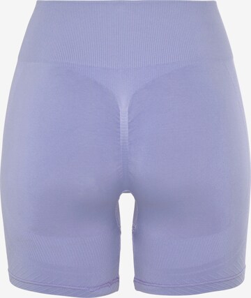 LASCANA Skinny Shorts in Lila