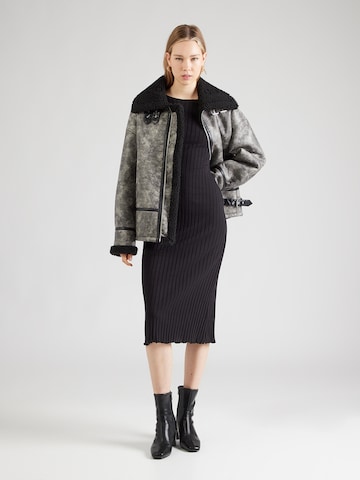 Robe 'Hellen' ABOUT YOU en noir