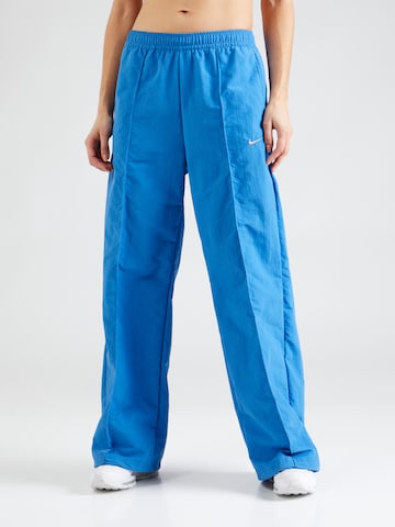 Wide leg Pantaloni con piega frontale di Nike Sportswear in blu: frontale