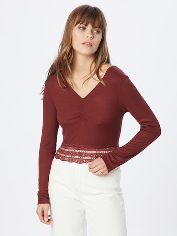 ABOUT YOU Shirt 'Nicola' in Rood: voorkant