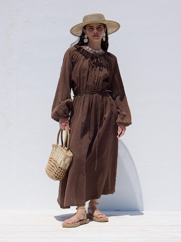 MANUKA Dress in Brown: front