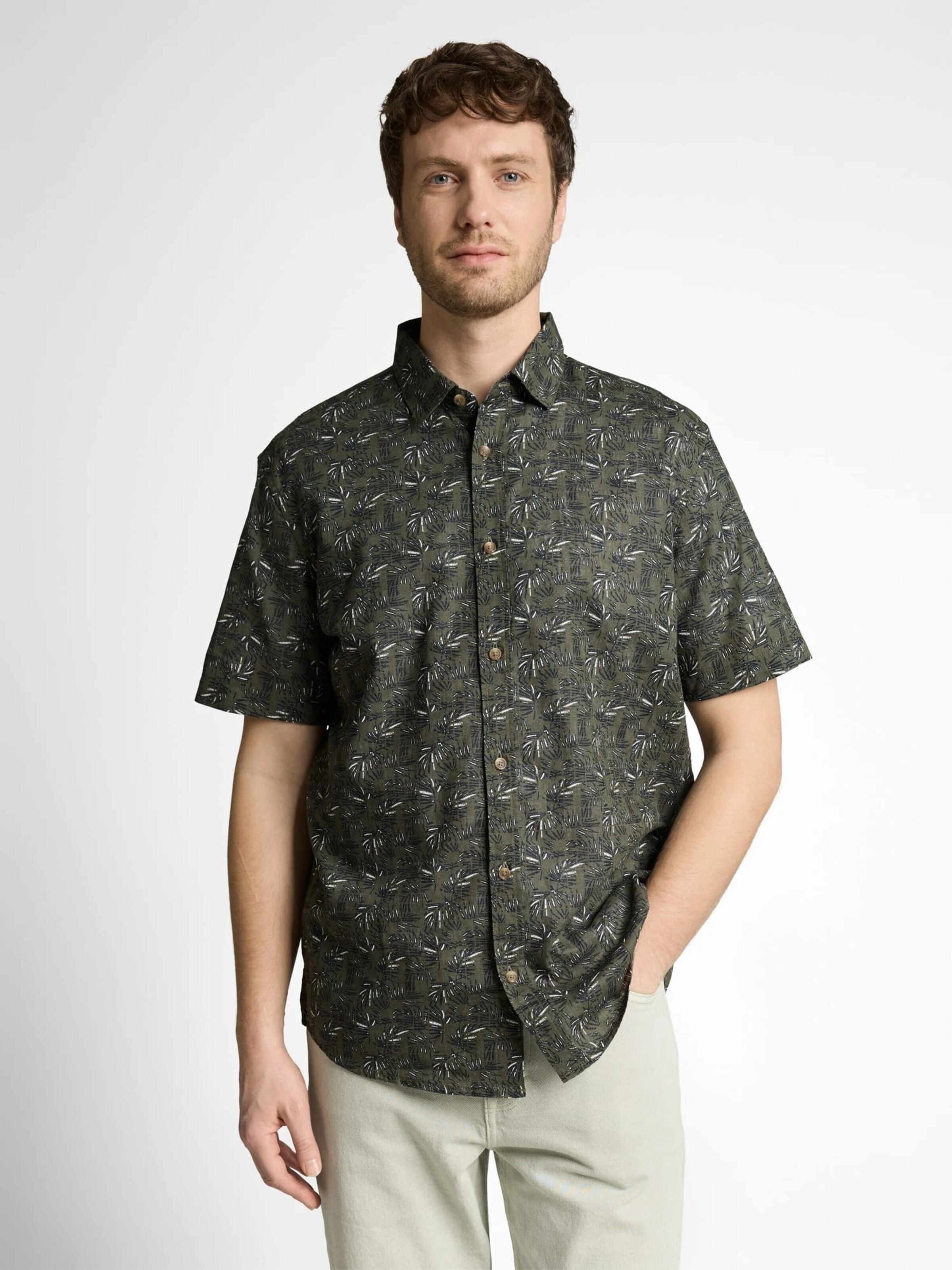 TOM TAILOR Comfort fit Button Up Shirt in Green: front