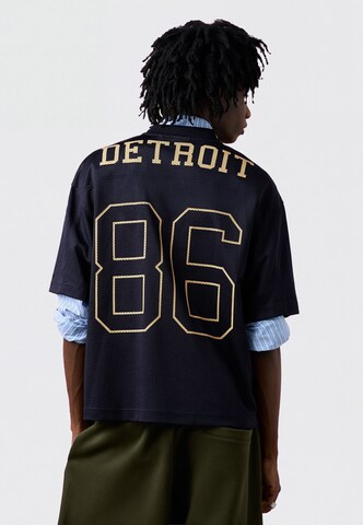 T-Shirt Bershka en bleu