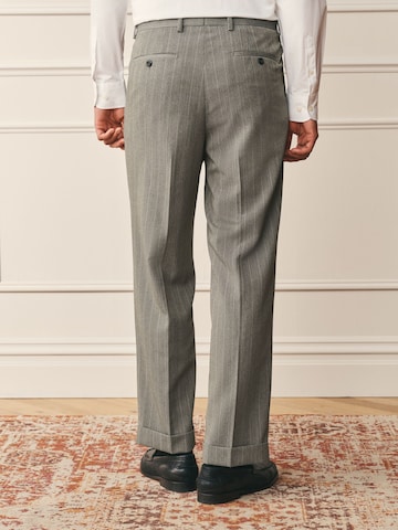 Regular Pantaloni cutați de la Next pe bej