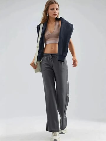 Lady Bersan Trousers 'Jogginghose' in Grey