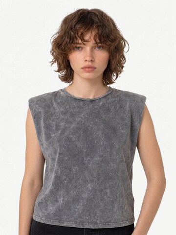 Alexa Dash Shirt in Grey: front