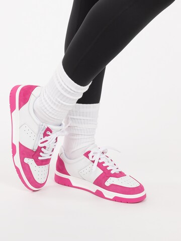 Sneaker bassa di VITAFORM in rosa