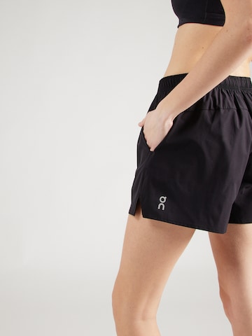 On Regular Sportshorts 'Essential' in Schwarz