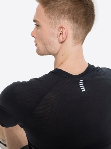 UNDER ARMOUR - Camiseta funcional 'Streaker' en negro