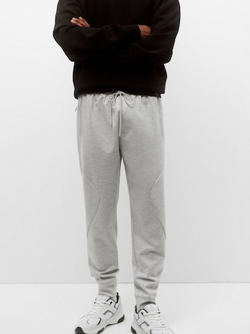 Pull&Bear Tapered Broek in Grijs: voorkant