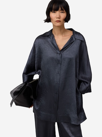 pelēks Adolfo Dominguez Blūze: no priekšpuses