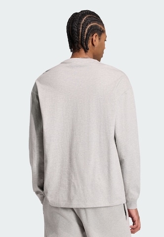 ADIDAS ORIGINALS - Camiseta 'Trefoil Essentials' en gris
