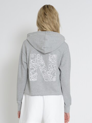 NASSAU Beach Club Sweatshirt 'NB231038 ' in Grau
