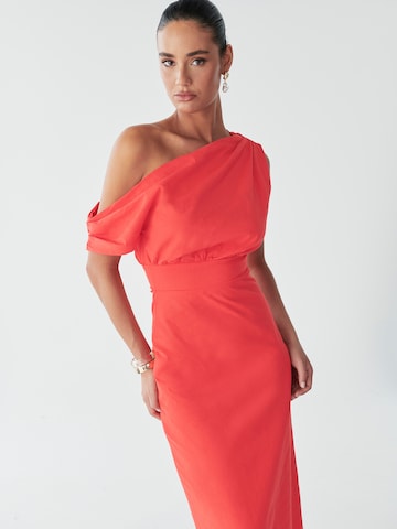 Abito di BWLDR in rosso: frontale