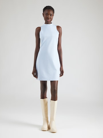 Rochie de la Calvin Klein Jeans pe albastru: față