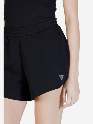 Wide leg Pantaloni 'SILVY SHORTS V6GD14 K3090' di GUESS in nero