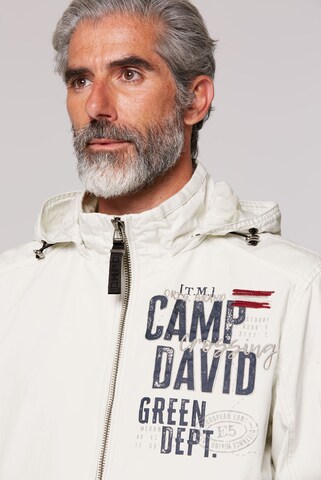 CAMP DAVID Stone Washed Blouson mit Kapuze und Artworks in Grau
