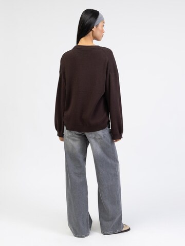 BROKE + SCHÖN Sweater in Brown