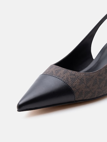 MICHAEL Michael Kors Sling körömcipők 'AMARA' - barna