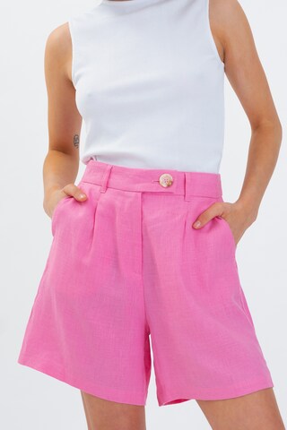 Aligne - regular Pantalón plisado 'Fedora' en rosa: frente