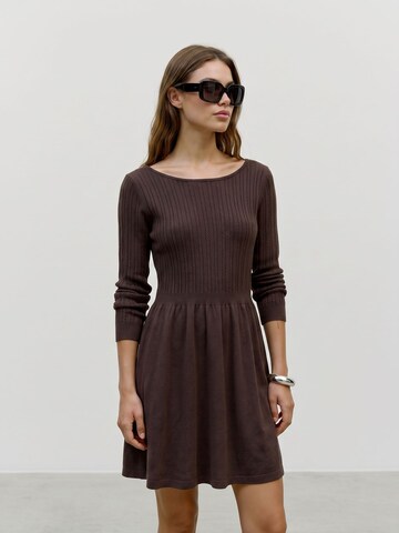 VERO MODA Knit dress in Brown: front
