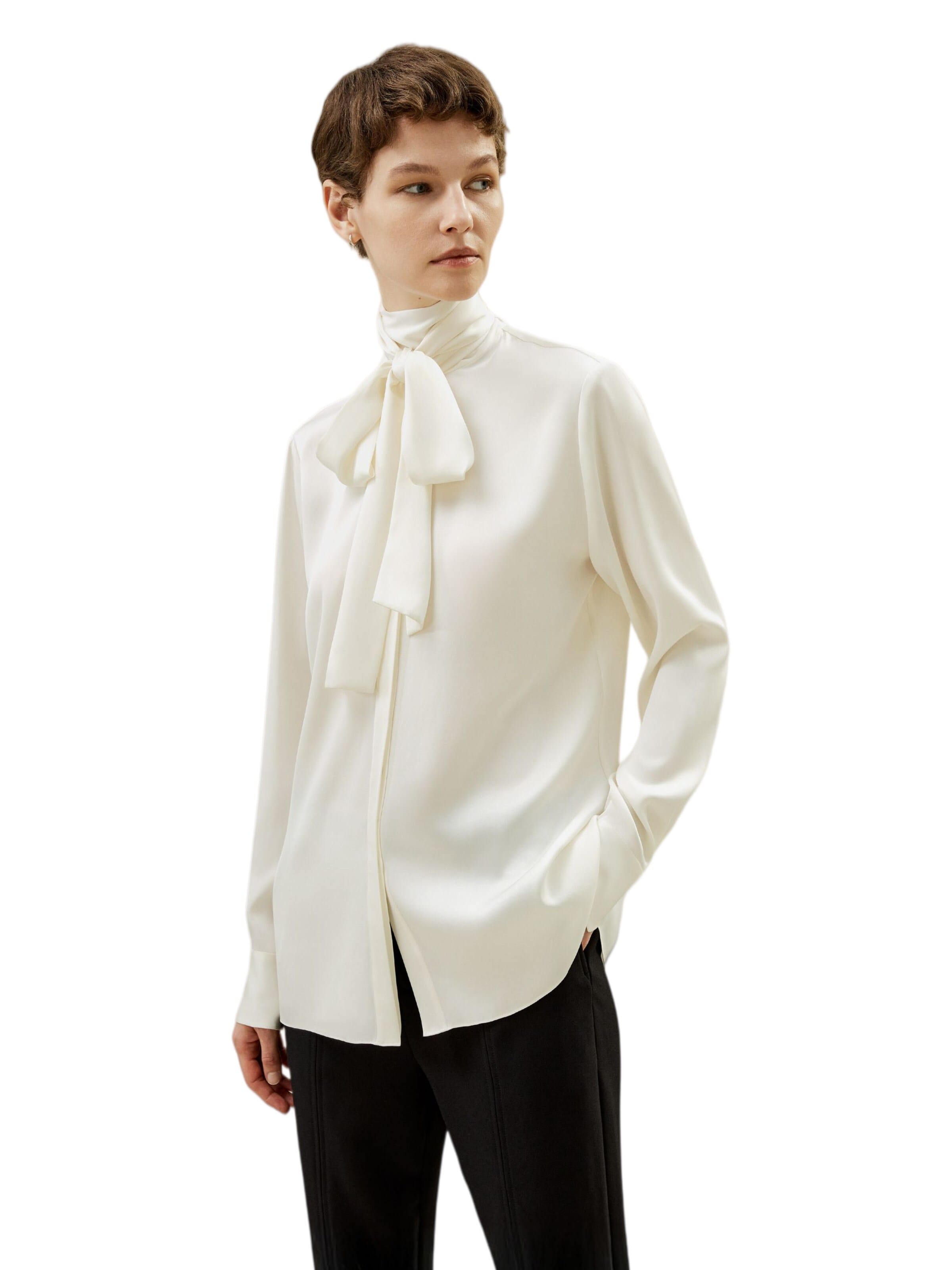 Lilysilk Blouse in White: front