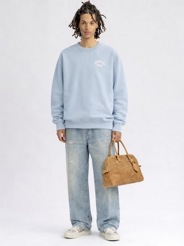 Pull-over 'Paris College Sweater Dusty Blue' Mansour en bleu