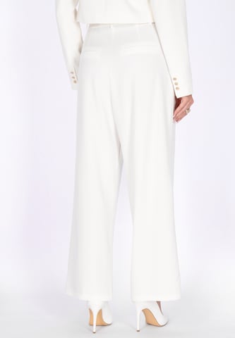 faina - regular Pantalón plisado en blanco