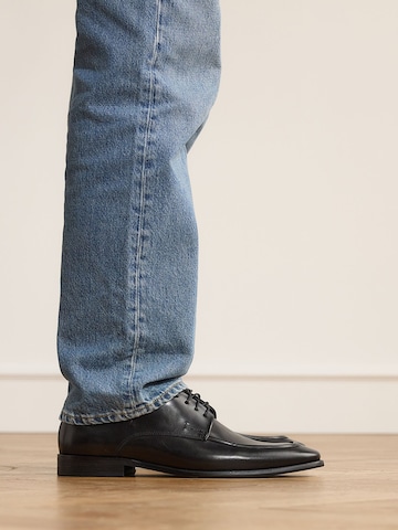 MANFIELD Veterschoen in Zwart: voorkant